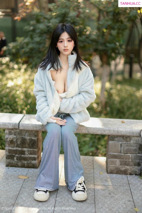   [XiuRen]高清写真图 2024.12.16 No.9605 奶芙乔乔 美腿黑丝第19张图片